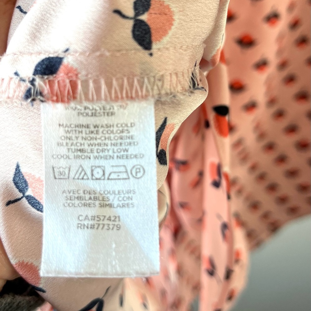 Ann Taylor Pink Sleeveless Floral-Print Button Front Blouse Size XL - Feminine - Picture 6 of 7